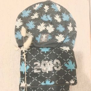 Official Vancouver 2010 Olympic hat and scarf set